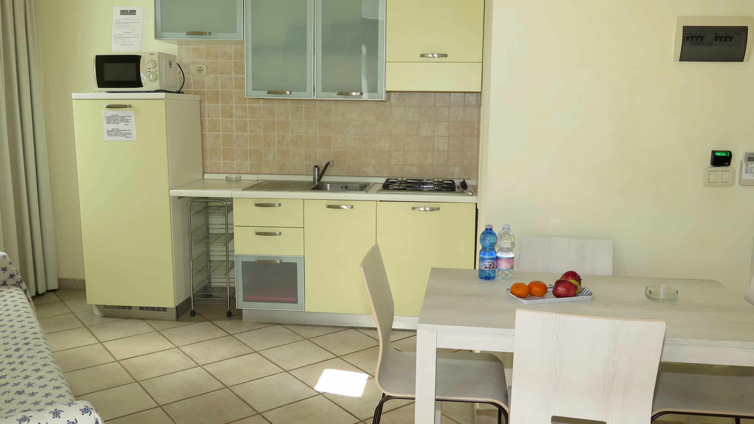 cucina attrezzata in appartamento vacanza